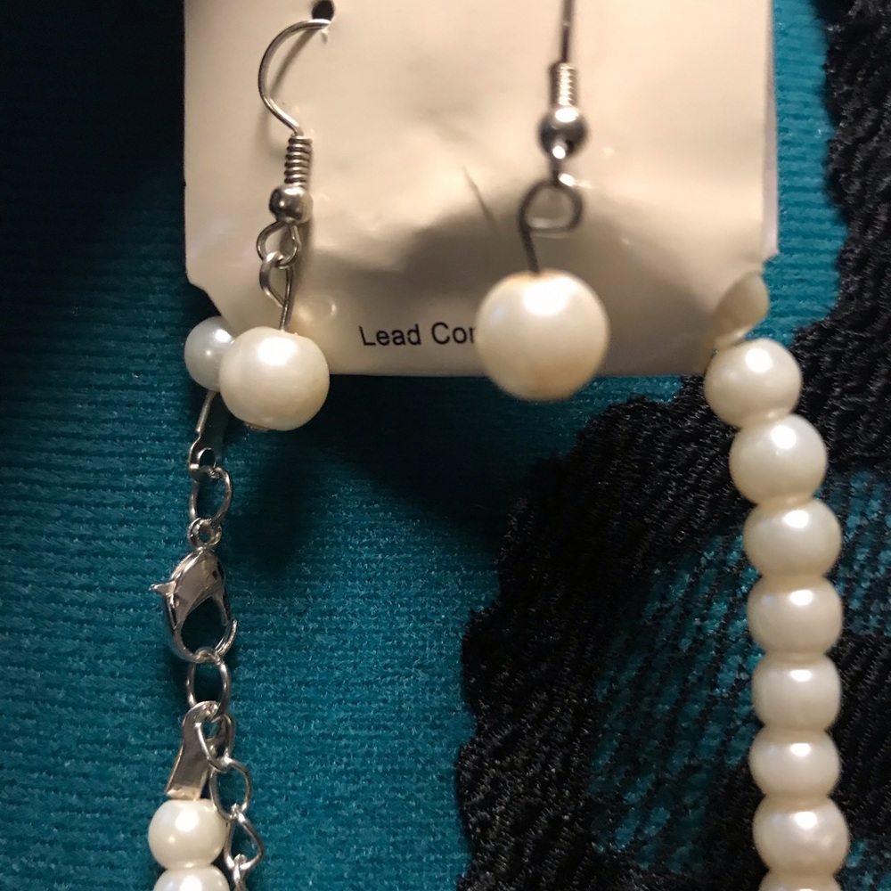 2 necklaces and earrings sets for the price of one! - Picture 8 of 8